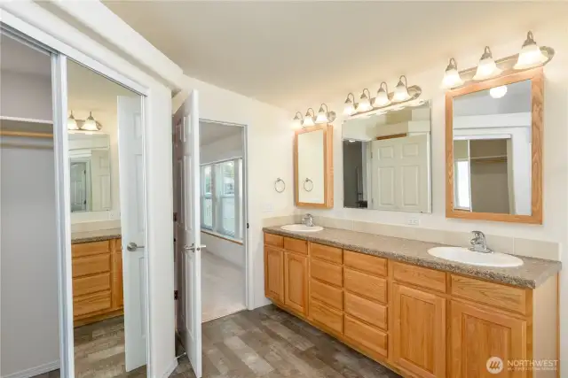 M Bath toward M bedroom