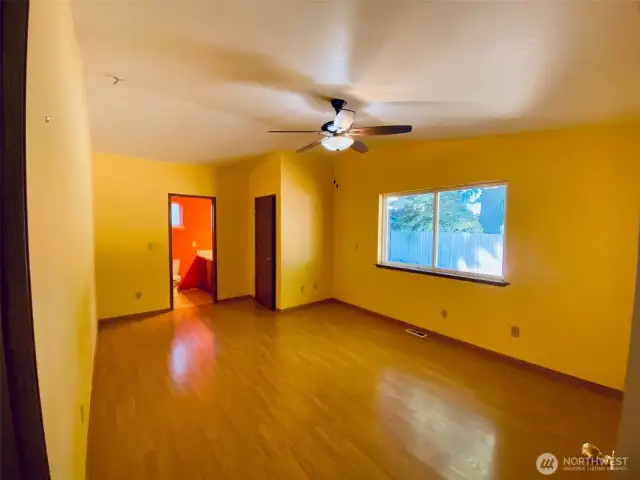 Primary suit has walk-in closet and vaulted ceiling with 5-piece bathroom.