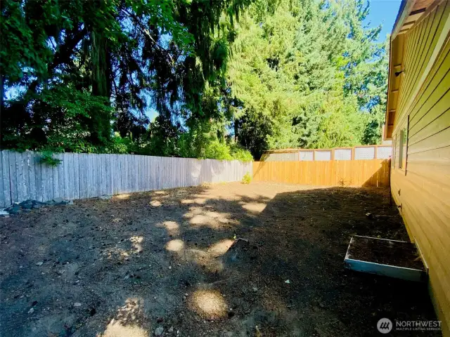 Large fully fenced back yard waiting for design! Perfect for a pup! Bring your imagination or your green thumb!