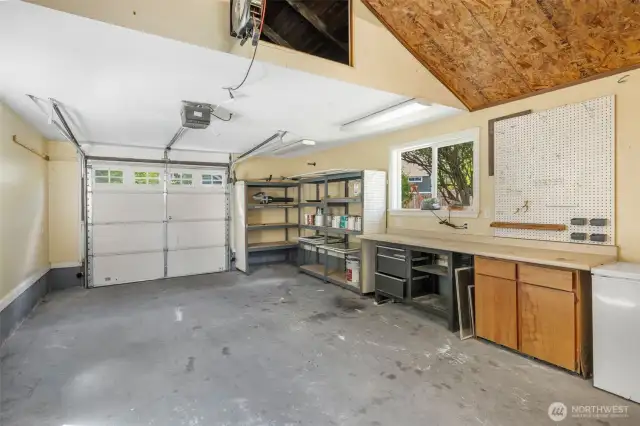 Large garage perfect for parking, storage or a workshop.