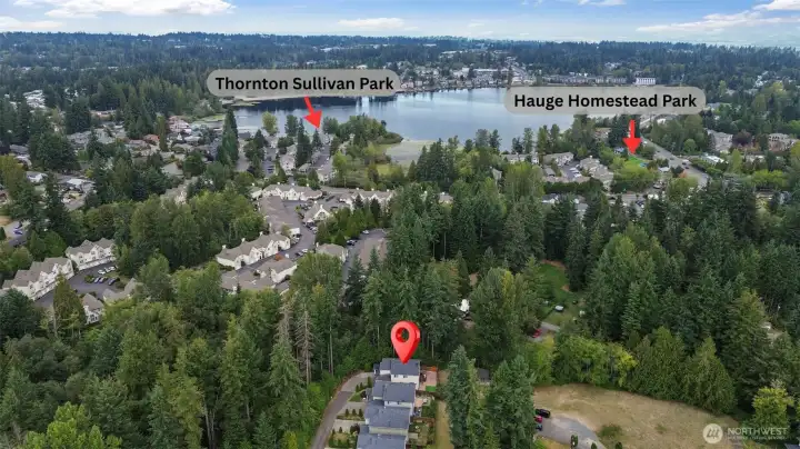Also close to fun! Silver lake and all its wonderful parks are super close by!