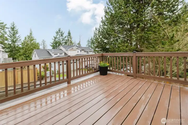 Large deck for entertaining.