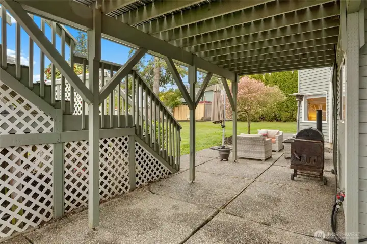 Lower patio area
