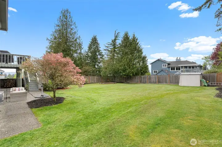 HUGE fully fenced back yard on a corner lot