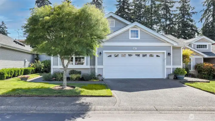Single level living and completely maintenance free