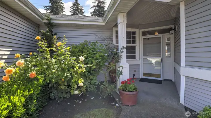 Welcome Home. Enter into your air conditioned home! Newer furnace, heat pump and water heater!