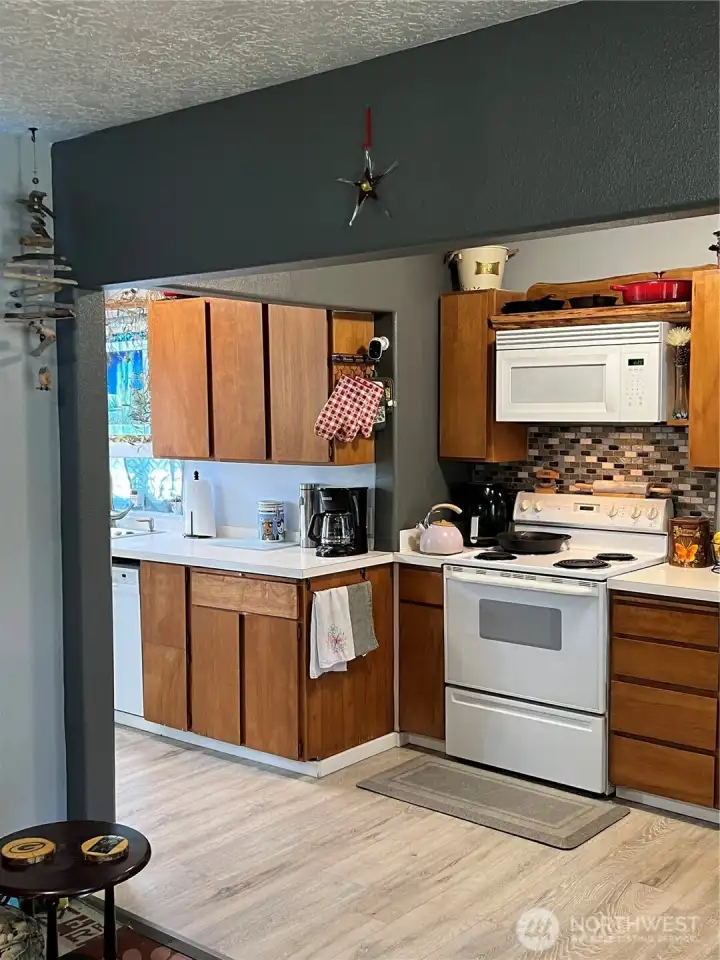 Upper and lower cabinets for storage Upper and lower cabinets for storage