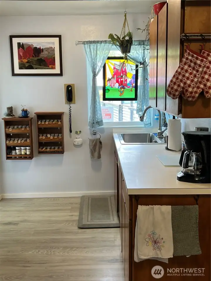 Plenty of counterspace for cooking and baking Plenty of counterspace for cooking and baking