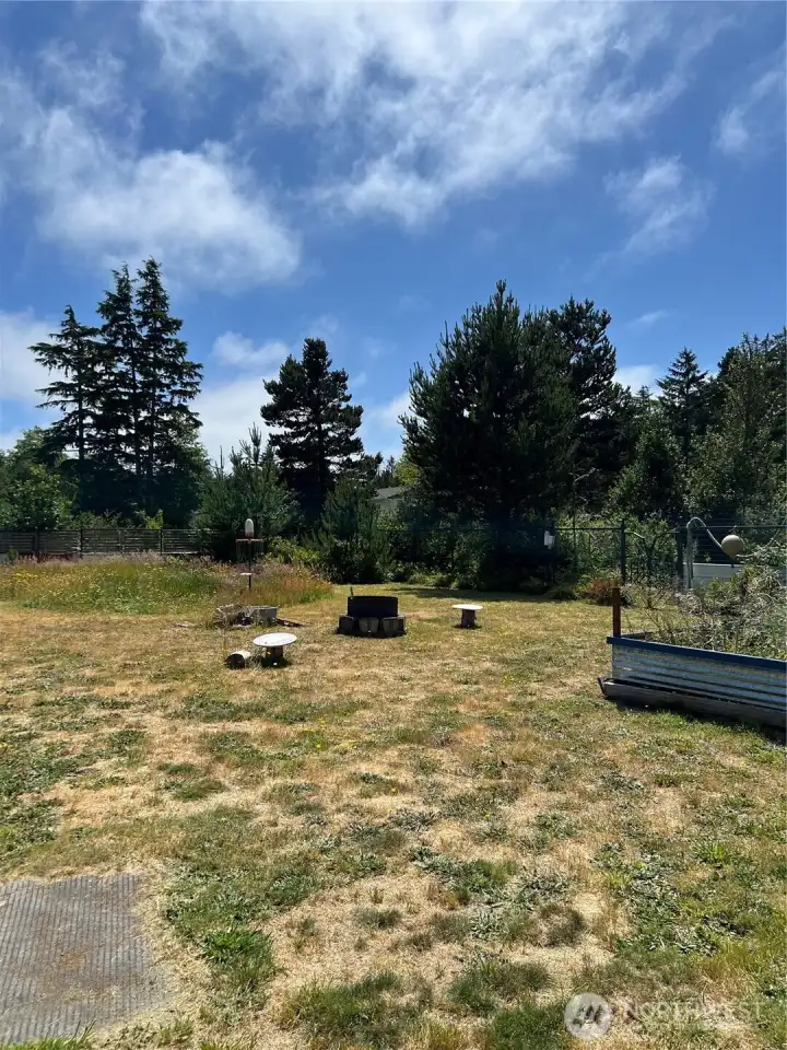 Lots of room for outdoor activities Lots of room for outdoor activities
