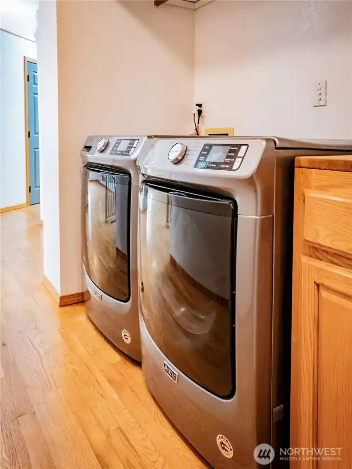 COMMERCIAL CLASS WASHER AND DRYER STAY WITH NEW OWNER