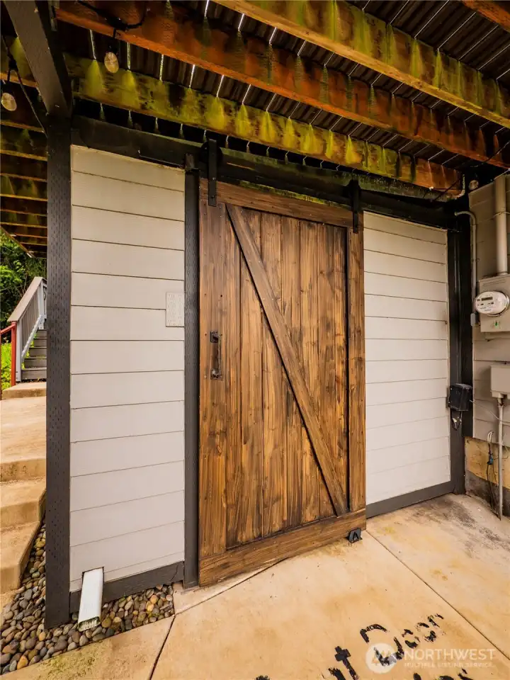 DRY STORAGE AREA UNDER DECK