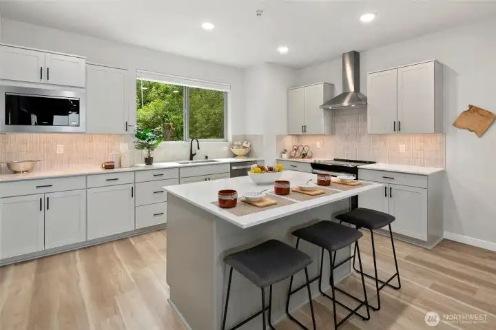 Large Kitchen with Island & Pantry