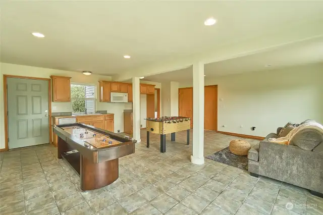 Main level bonus room, use as living/dining/game room.