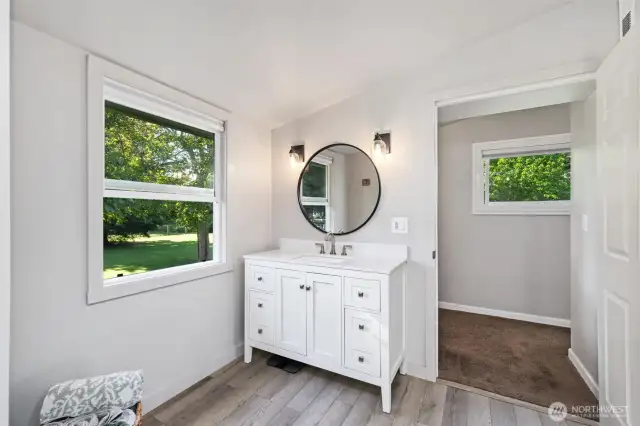 Updated primary en-suite bathroom