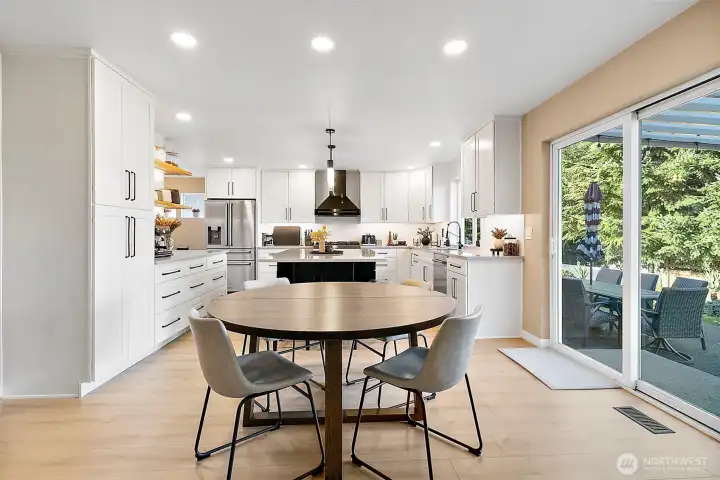 Step out from the kitchen to a covered patio, ideal for entertaining in any season & expanding dining spaces.