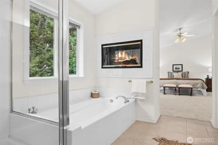 Have your own "Spa Day' here: Fireplace, soaking tub, glass enclosed shower