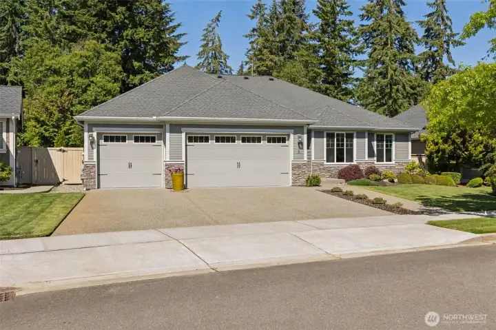 Tons of parking in this long driveway.