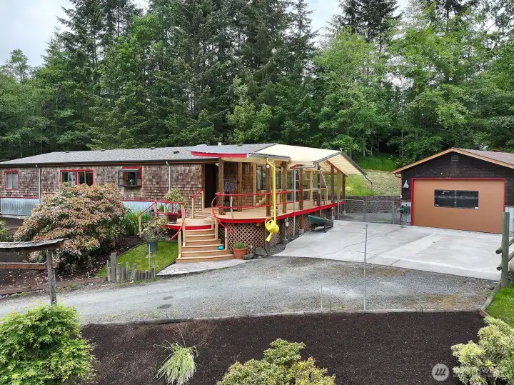 Detached 2 Car Garage/Shop