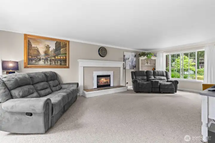 Living room w/ Gas Fireplace