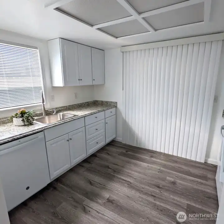 Interior unit 1527 prior to being rented. Interior unit 1527 prior to being rented.
