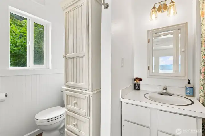 Upstairs bath is equally clean Upstairs bath is equally clean