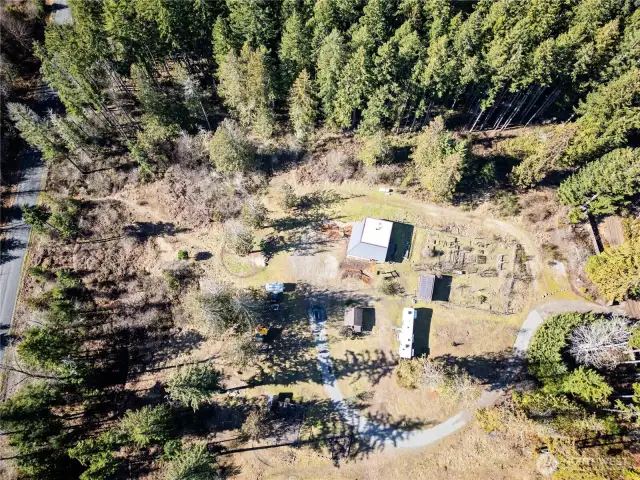 Well laid out property with outbuildings