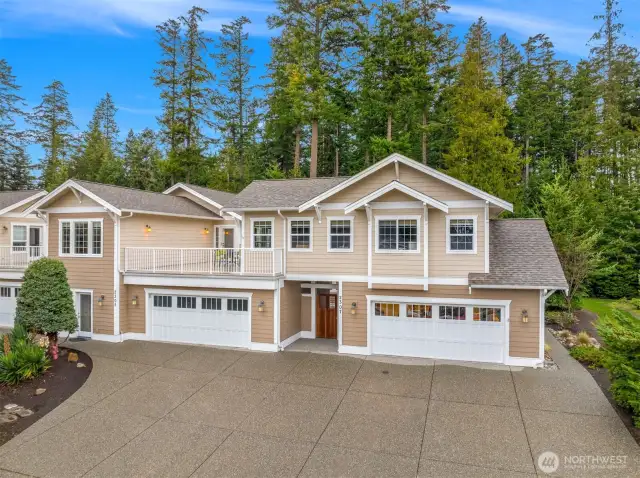 Imagine you own all of this. 2 Units and 4 car garage. Wow!