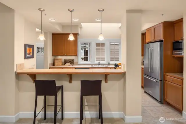 Kitchen with eating bar.