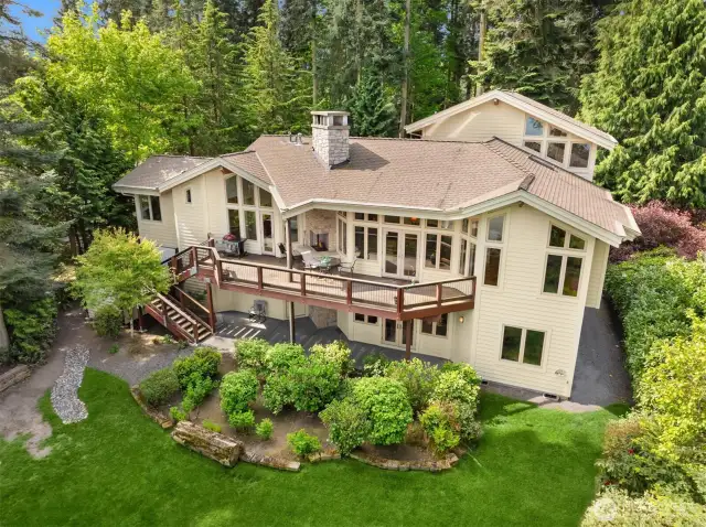The house is amazing, offering privacy and direct access to beach. It's what everyone wants.