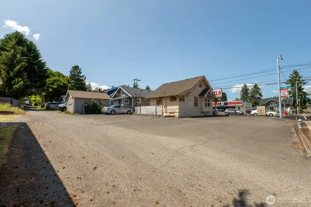Back, ample parking