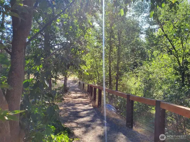 Tranquill and soothing greenery along the banks of the Chewuch River is the se teek wa park common area to Lot 25 at 615 Pine Loop, North Village Winthrop.