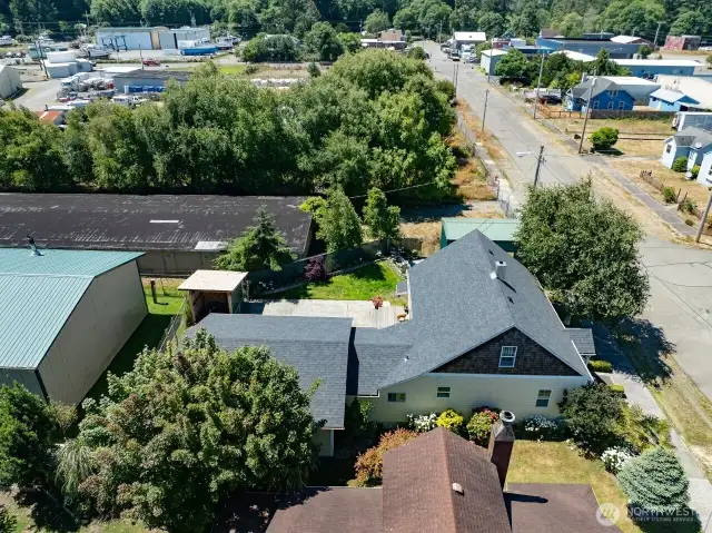 Ariel view, check out the newer roof.