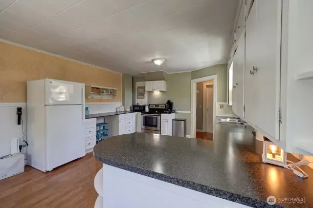 Kitchen and breakfast bar.
