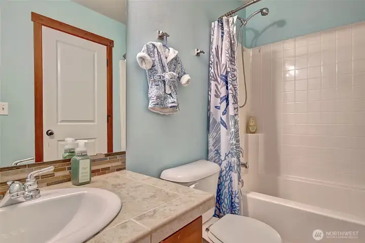 Main Upstairs bath with shower/tub combo