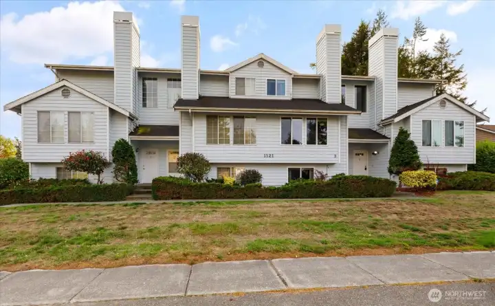 Welcome to 1121 SW Barrington Drive, Unit 3.