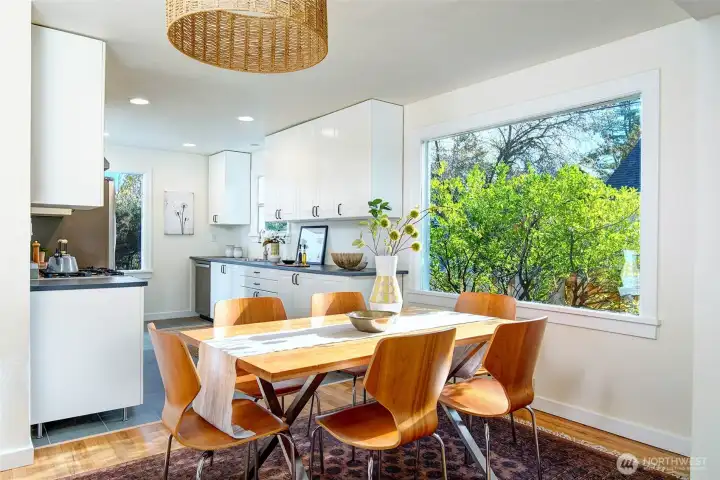 Enjoy entertaining your holiday guests in style this year!