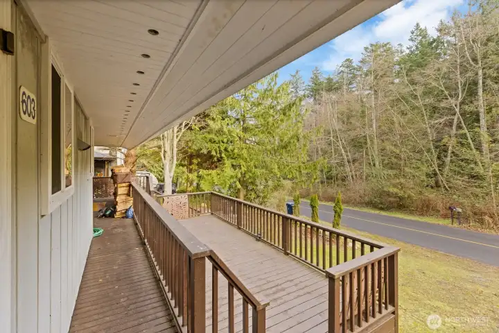 Front deck to take in the wilderness ..