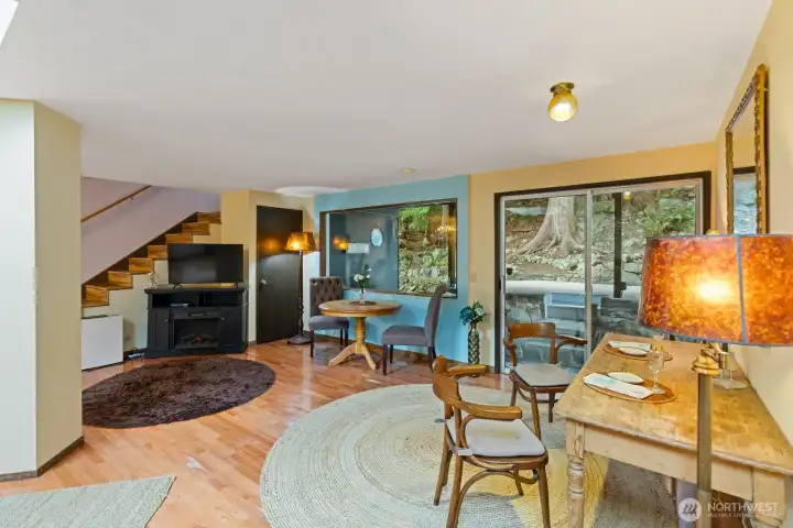 Incredible windows taking in the forest ..