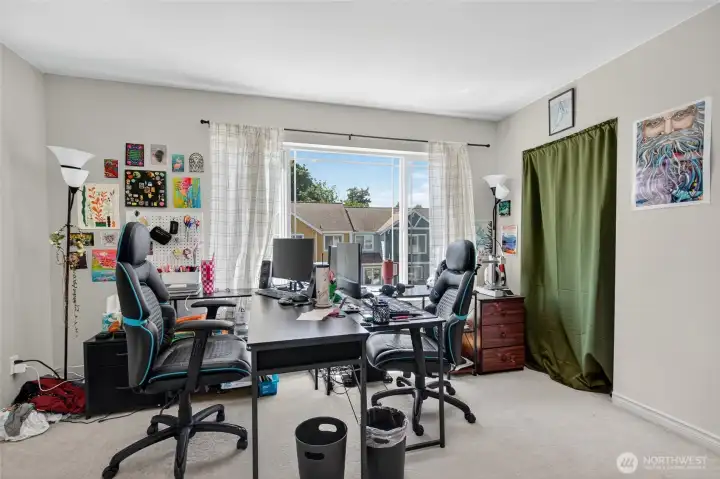 Beedroom #2 (Currently used as an office)