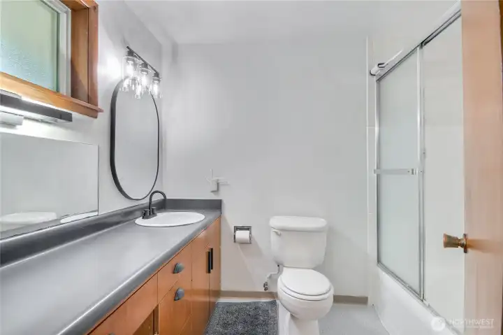 Full bathroom off of primary bedroom.