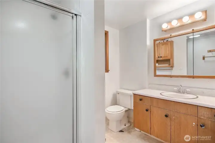3/4 bathroom in 2nd Primary bedroom.
