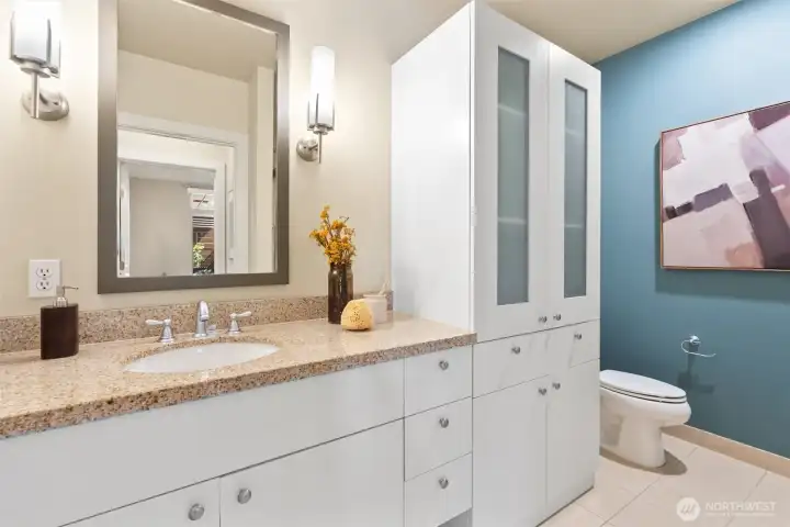 Main floor full bathroom