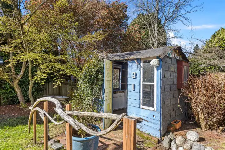 The enchanting little reading cottage where you can add your own experiences!