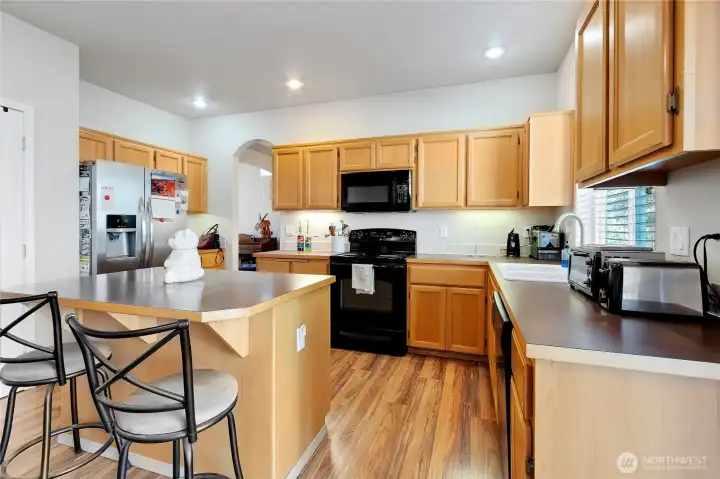 So many cabinets and counterspace abounds!