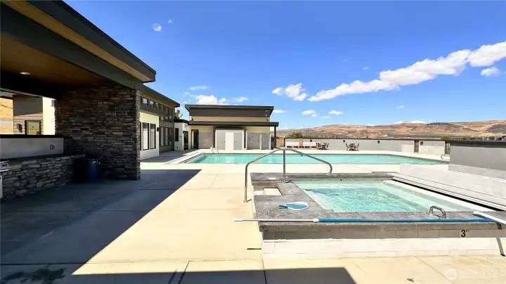 Outdoor kitchen area - hot tub - pool Outdoor kitchen area - hot tub - pool