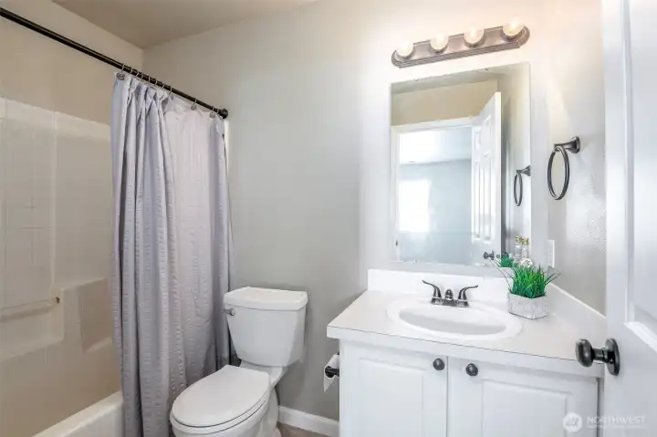 Guest bathroom.