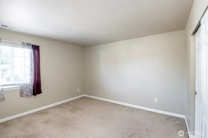 Another great sized bedroom.