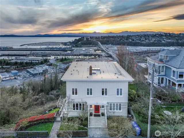 Condo building sits next to land controlled by the City of Seattle to the left.