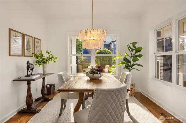 This light filled space accommodates a large table, perfect for gatherings.