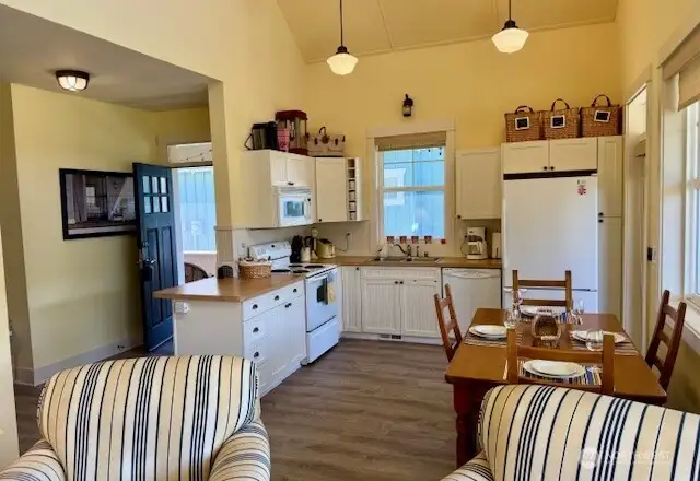 Spacious eat-in KItchen.   New Vinyl plank floors throughout the main level.